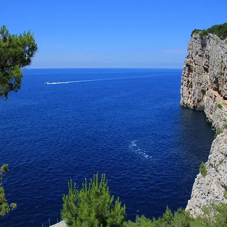 B Διαμέρισμα *