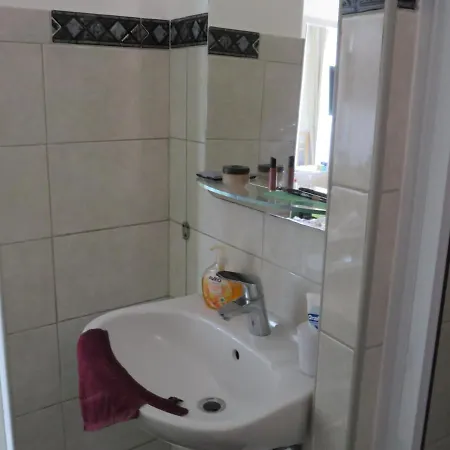 B Διαμέρισμα *