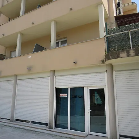 Διαμέρισμα B