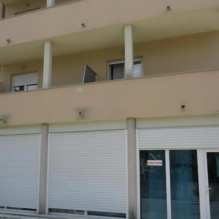 B Διαμέρισμα *