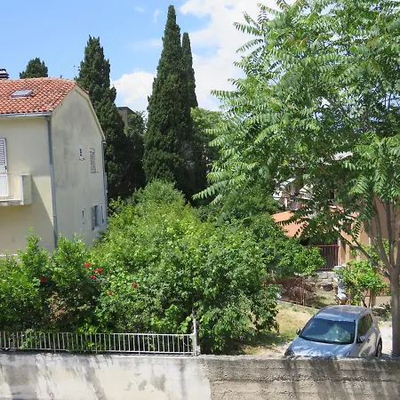 Apartment B Split